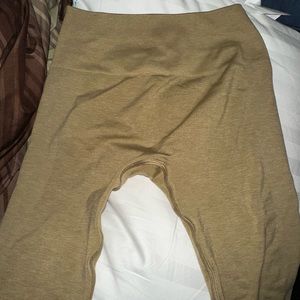 Alphalete amplify leggings - Not Gold